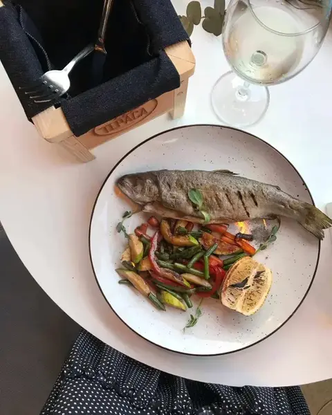 Риба з овочами
